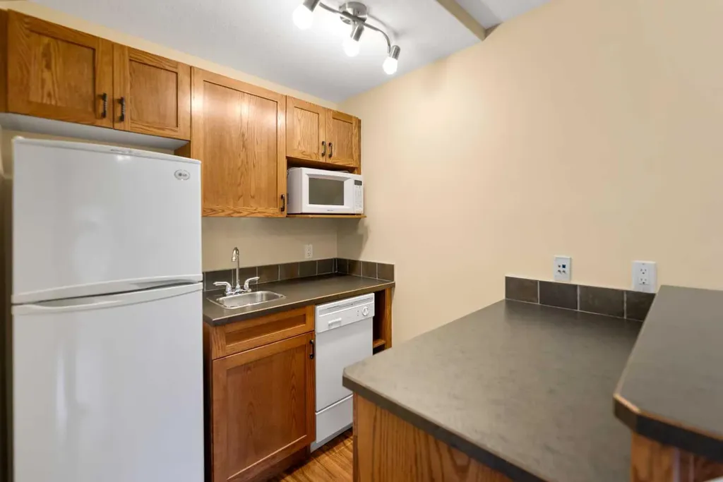 48 Strathlea Close SW Calgary AB T3H 5C6