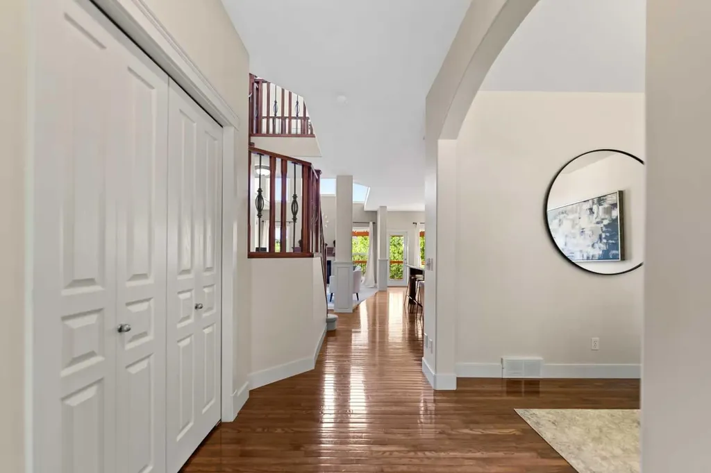 48 Strathlea Close SW Calgary AB T3H 5C6