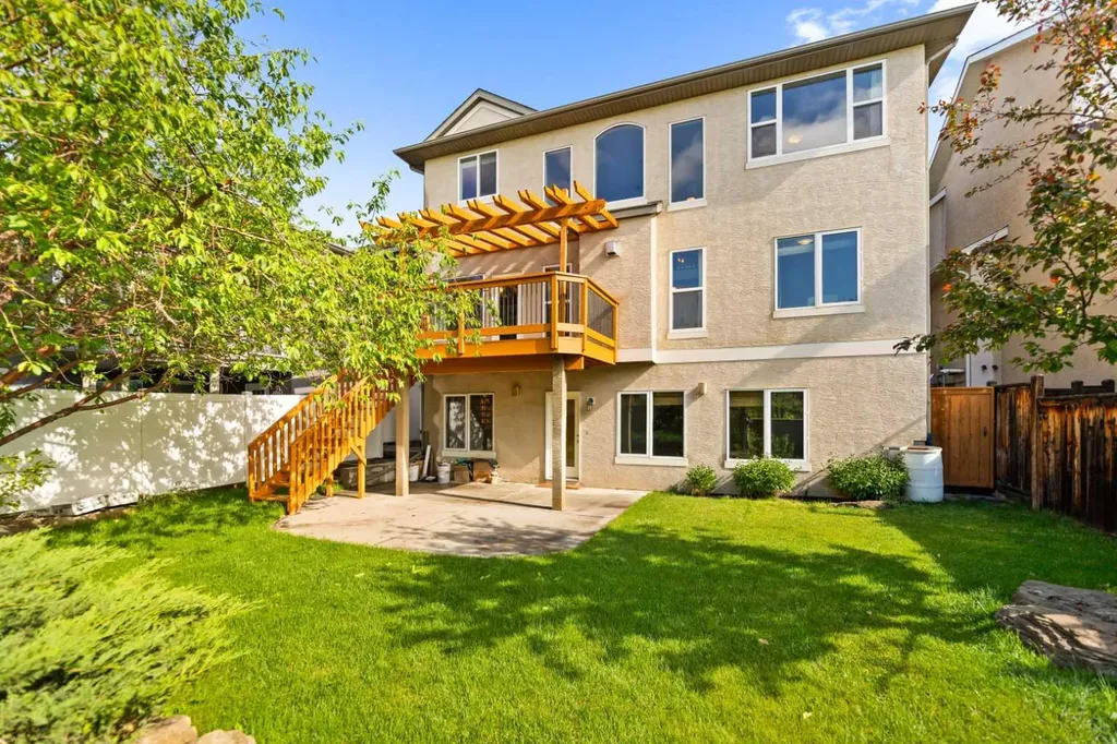 48 Strathlea Close SW Calgary AB T3H 5C6