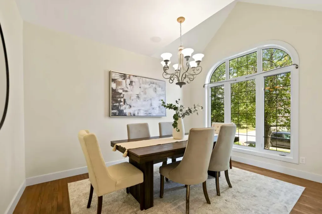 48 Strathlea Close SW Calgary AB T3H 5C6