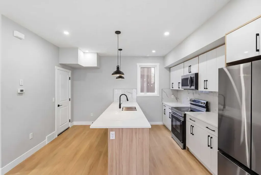 1636 19 Avenue NW Calgary AB T2M1B1