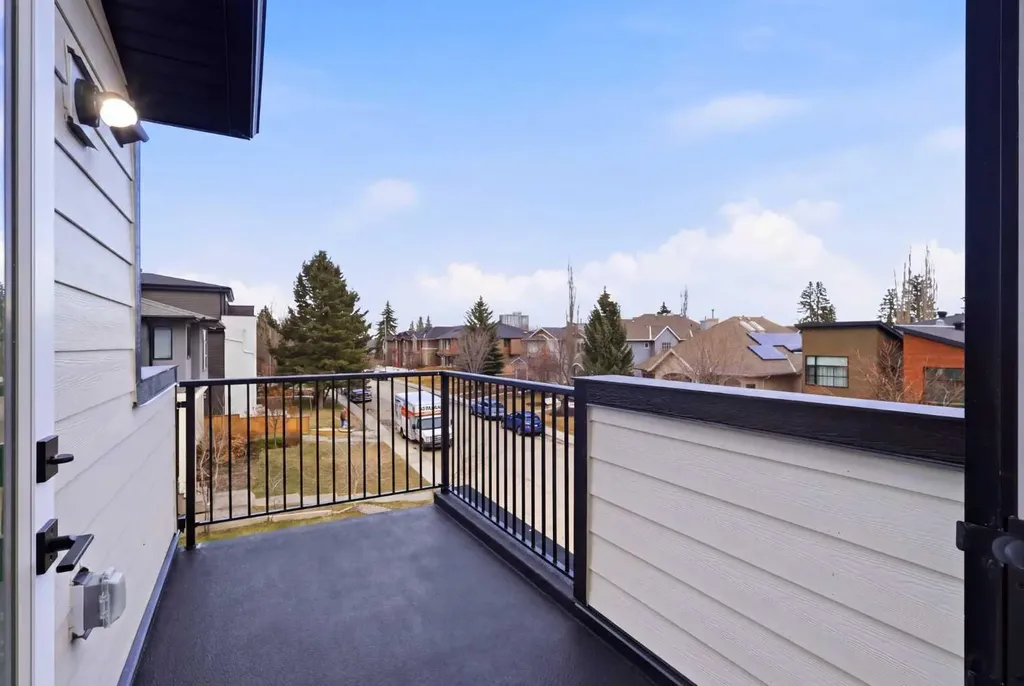 1636 19 Avenue NW Calgary AB T2M1B1