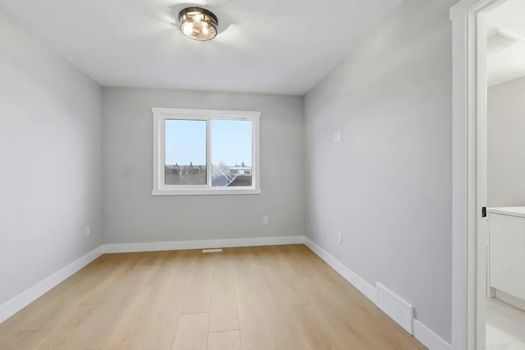 1636 19 Avenue NW Calgary AB T2M1B1