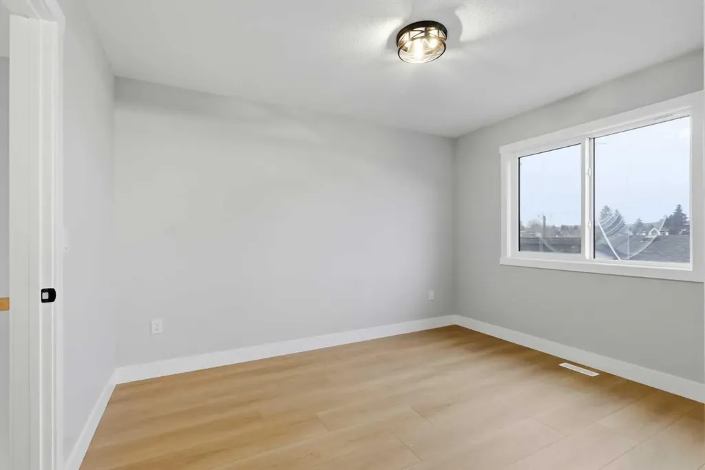 1636 19 Avenue NW Calgary AB T2M1B1