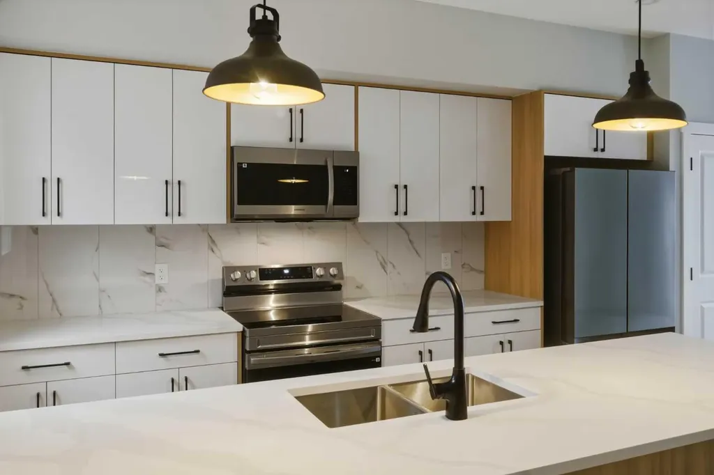 1636 19 Avenue NW Calgary AB T2M1B1