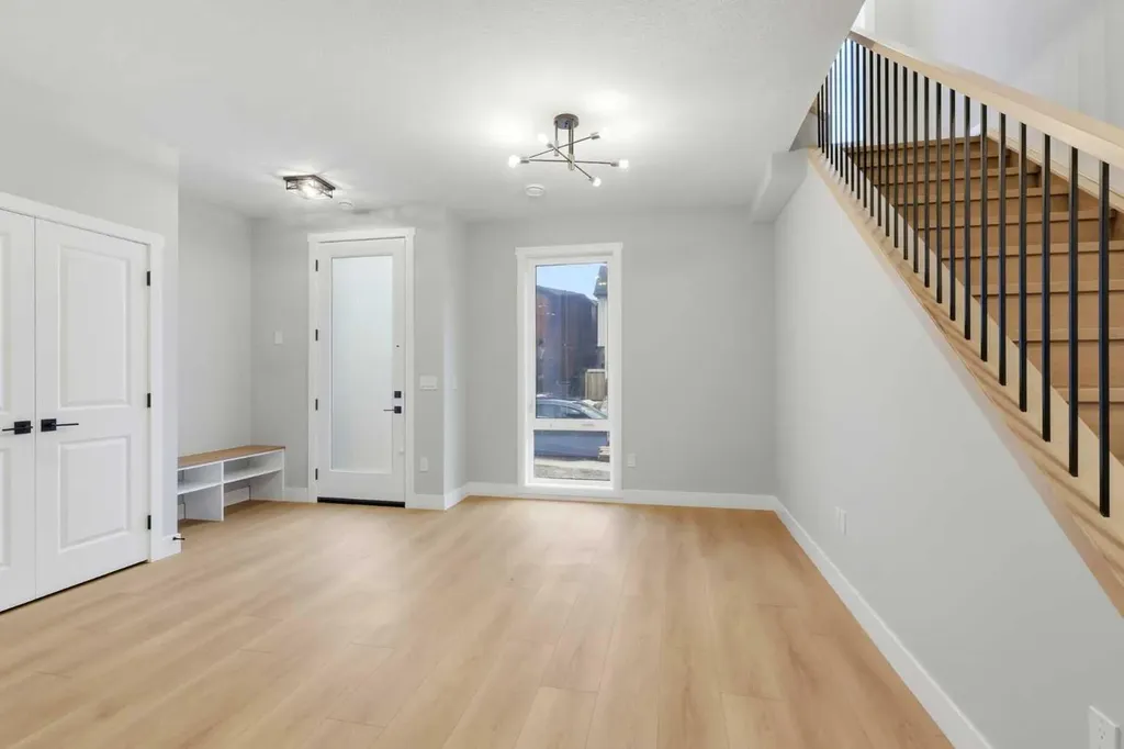 1636 19 Avenue NW Calgary AB T2M1B1