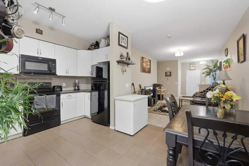 3 Greenhouse Place Red Deer AB T4P 0S5