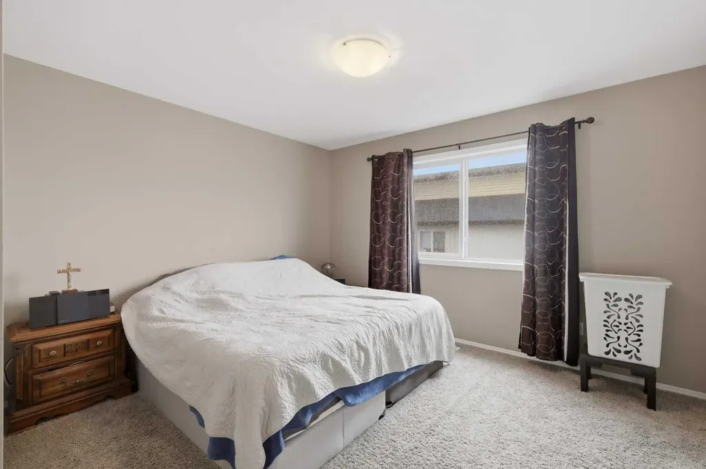 3 Greenhouse Place Red Deer AB T4P 0S5