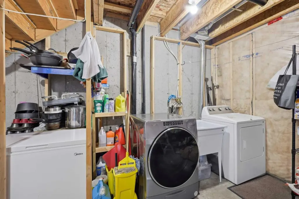 3 Greenhouse Place Red Deer AB T4P 0S5