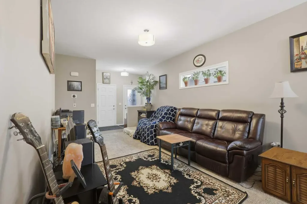 3 Greenhouse Place Red Deer AB T4P 0S5