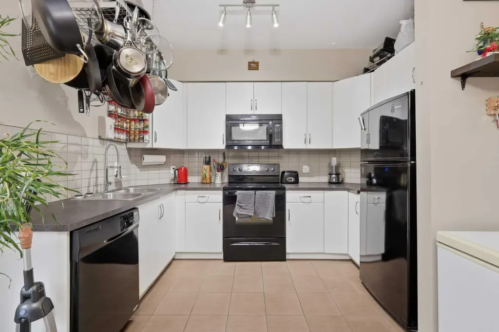 3 Greenhouse Place Red Deer AB T4P 0S5