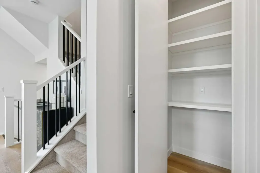 440 32 Avenue NW Calgary AB T2M2P9