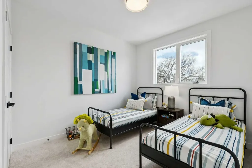 440 32 Avenue NW Calgary AB T2M2P9