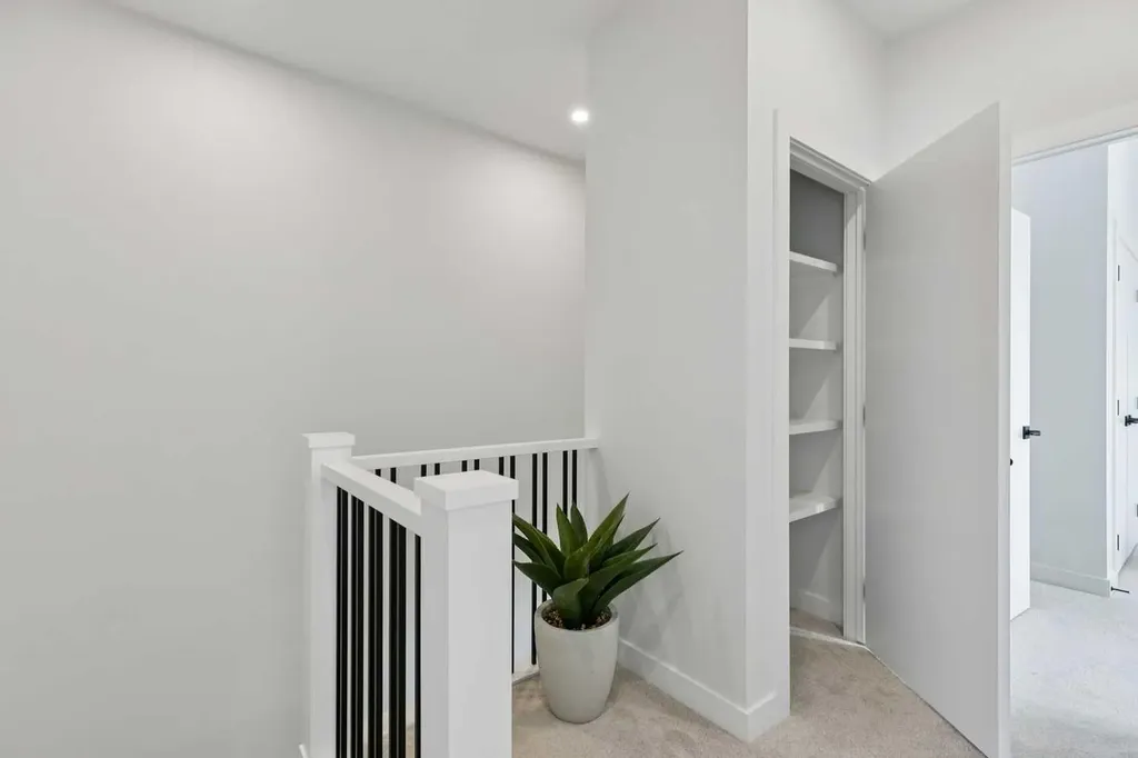 440 32 Avenue NW Calgary AB T2M2P9