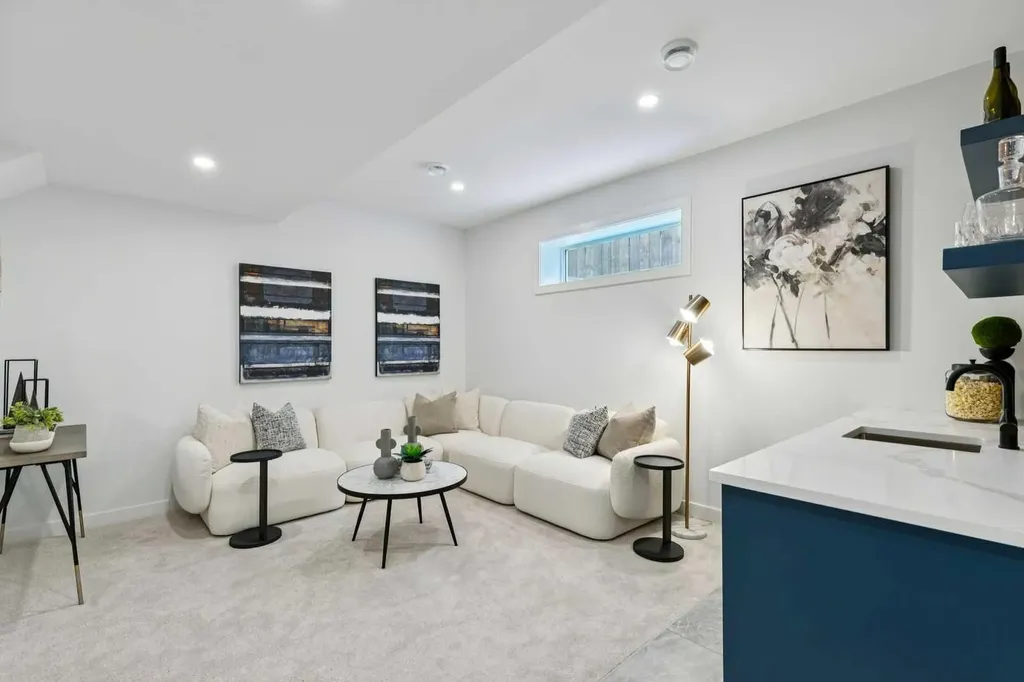 440 32 Avenue NW Calgary AB T2M2P9