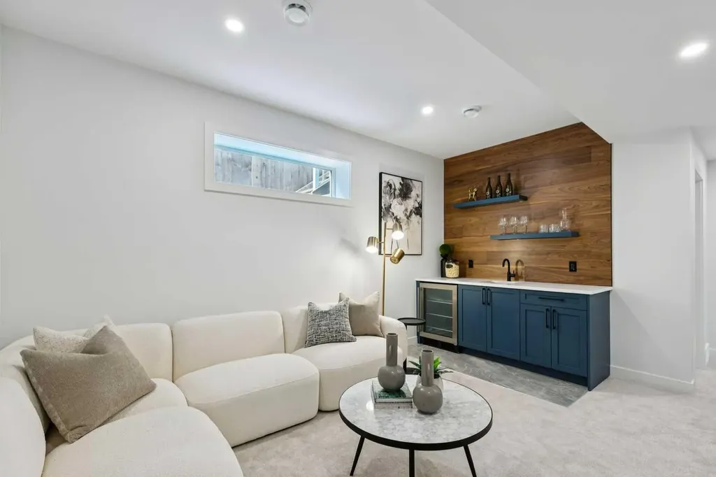 440 32 Avenue NW Calgary AB T2M2P9