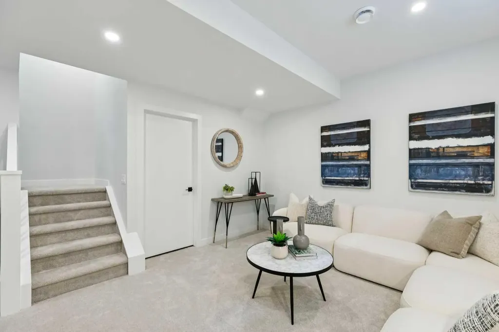 440 32 Avenue NW Calgary AB T2M2P9