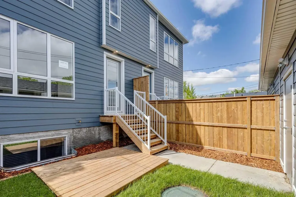 440 32 Avenue NW Calgary AB T2M2P9