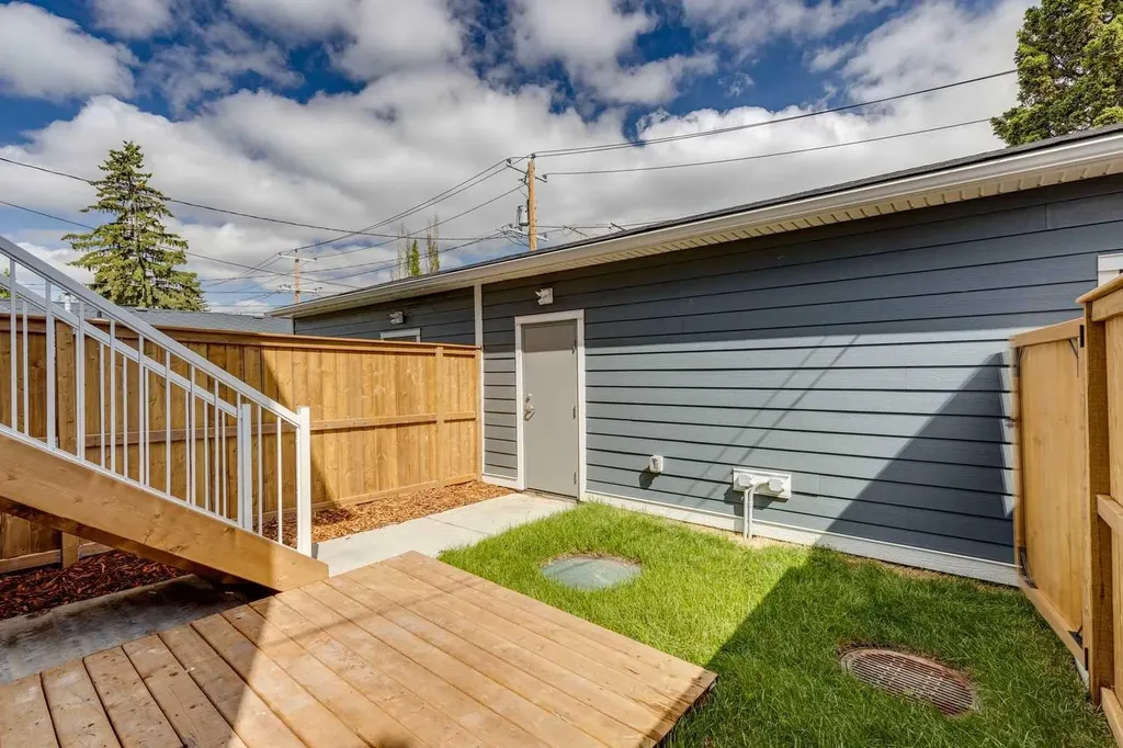 440 32 Avenue NW Calgary AB T2M2P9