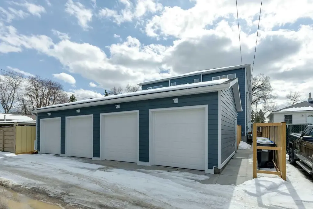 440 32 Avenue NW Calgary AB T2M2P9