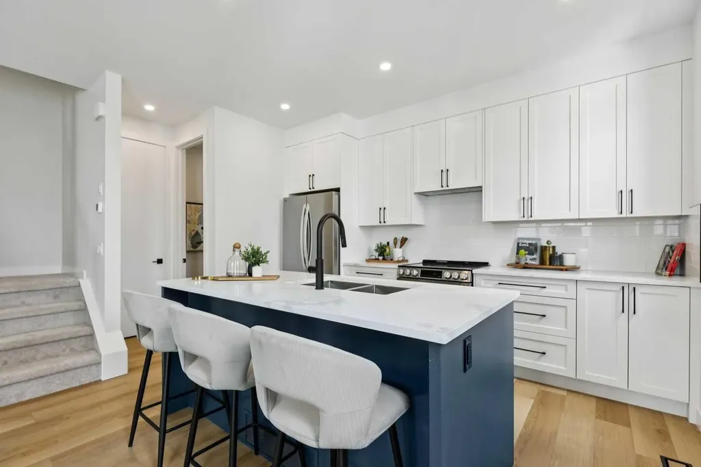 440 32 Avenue NW Calgary AB T2M2P9