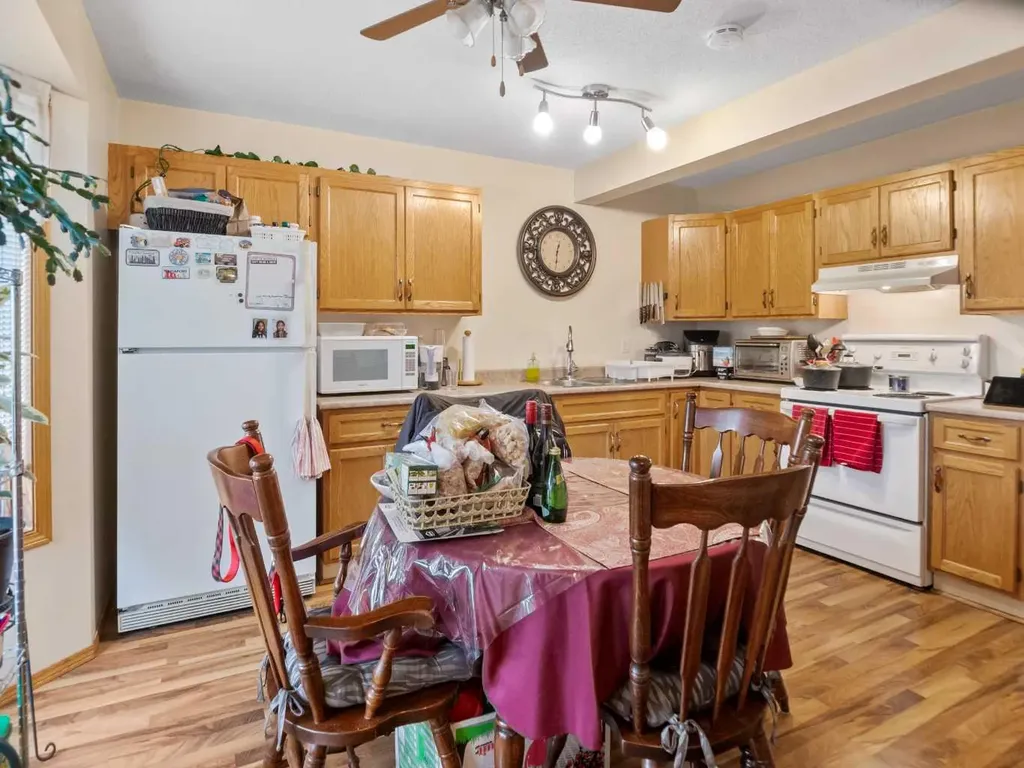 21 Dixon Crescent Red Deer AB T4R 2J1