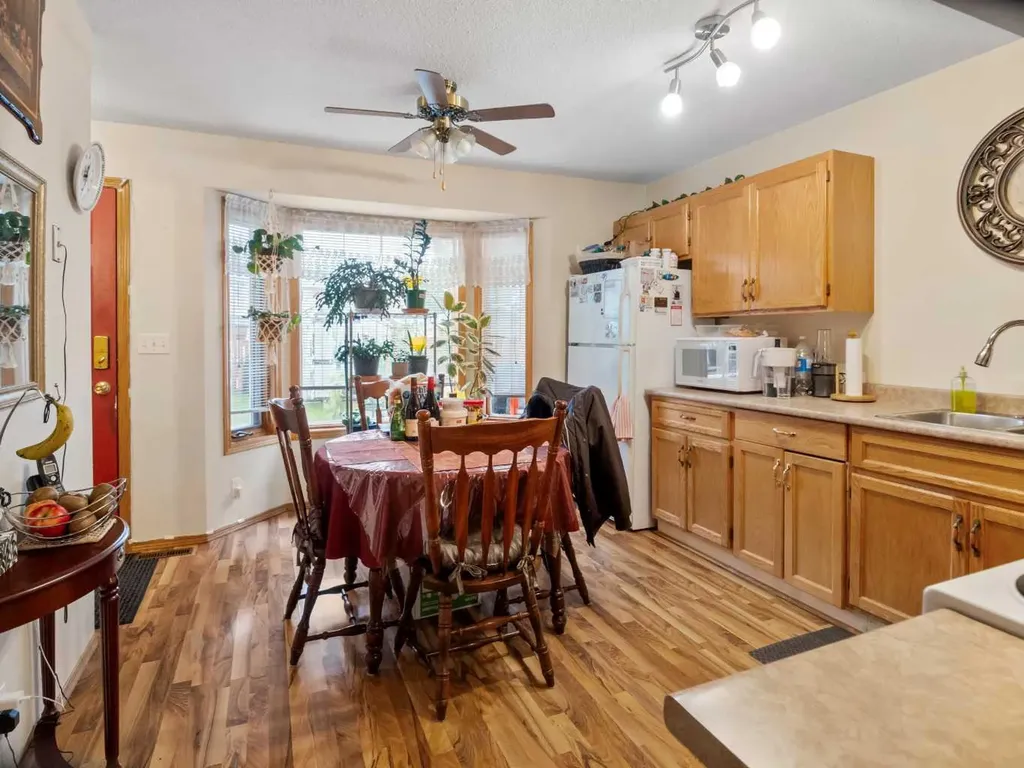 21 Dixon Crescent Red Deer AB T4R 2J1