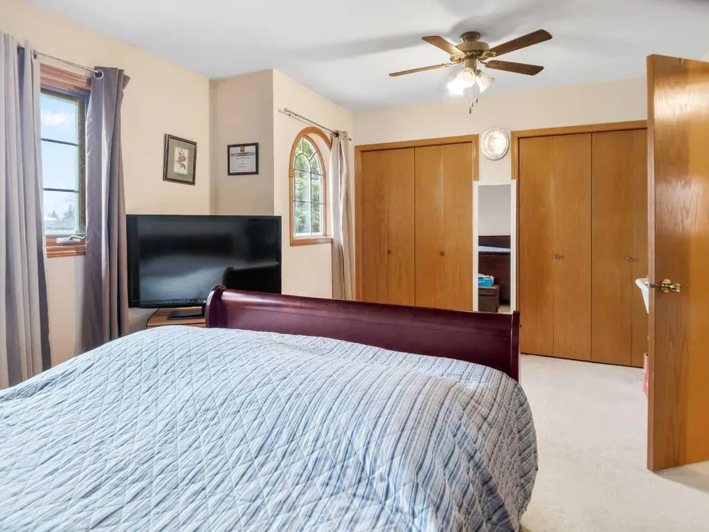 21 Dixon Crescent Red Deer AB T4R 2J1