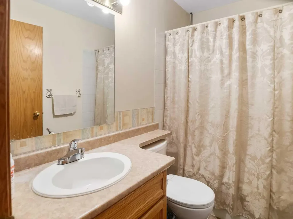 21 Dixon Crescent Red Deer AB T4R 2J1