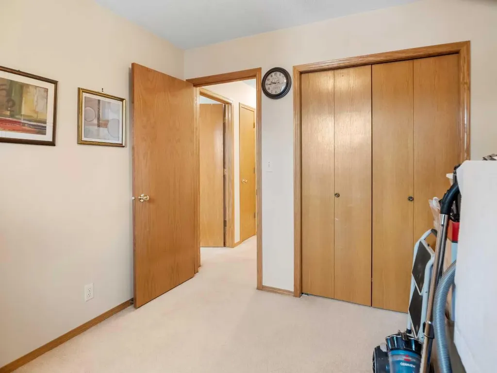 21 Dixon Crescent Red Deer AB T4R 2J1