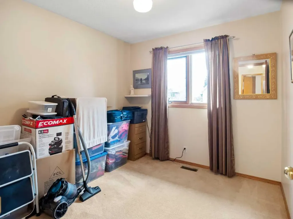 21 Dixon Crescent Red Deer AB T4R 2J1