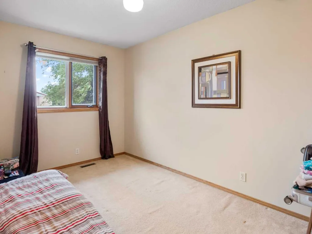 21 Dixon Crescent Red Deer AB T4R 2J1