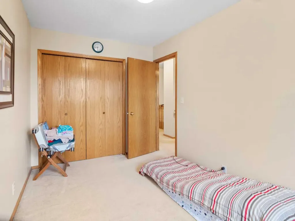 21 Dixon Crescent Red Deer AB T4R 2J1