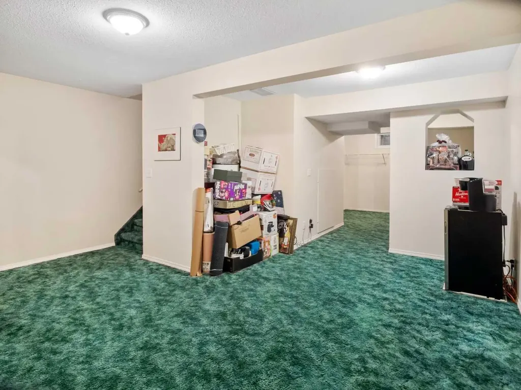 21 Dixon Crescent Red Deer AB T4R 2J1