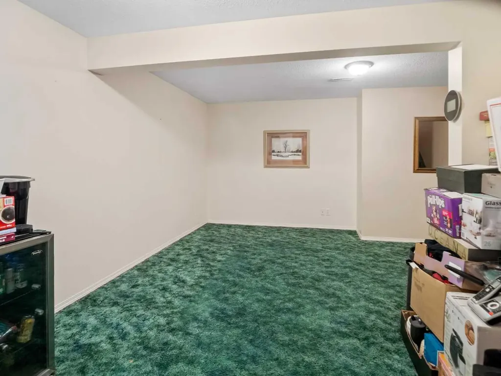 21 Dixon Crescent Red Deer AB T4R 2J1
