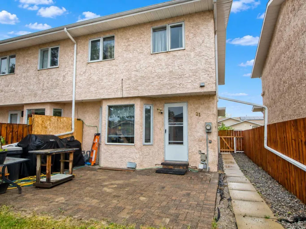 21 Dixon Crescent Red Deer AB T4R 2J1