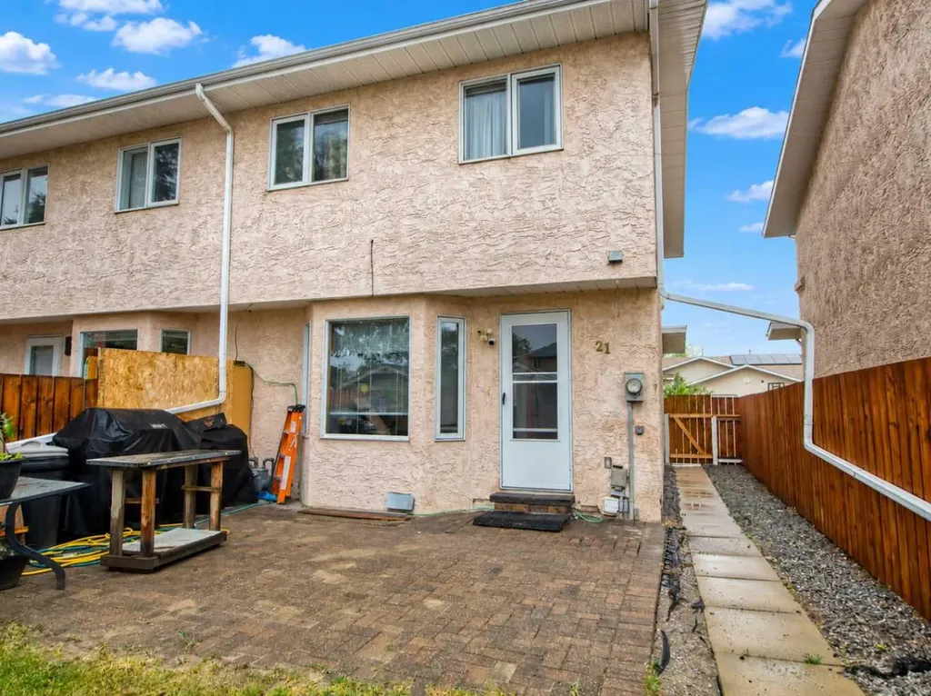 21 Dixon Crescent Red Deer AB T4R 2J1