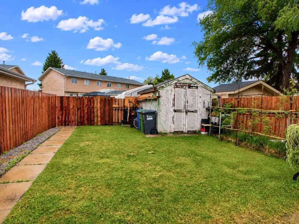 21 Dixon Crescent Red Deer AB T4R 2J1