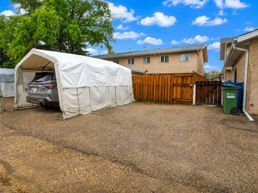 21 Dixon Crescent Red Deer AB T4R 2J1