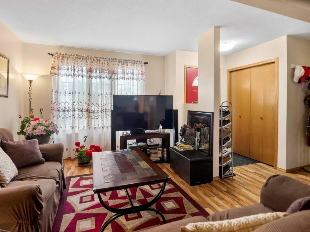 21 Dixon Crescent Red Deer AB T4R 2J1
