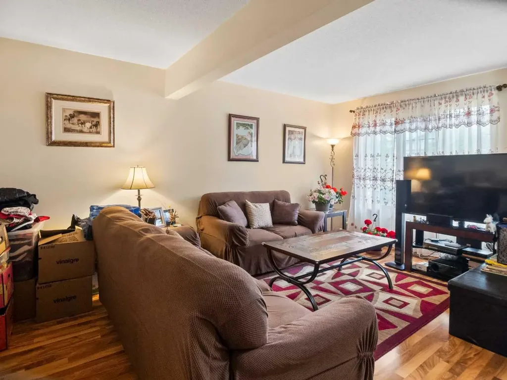 21 Dixon Crescent Red Deer AB T4R 2J1