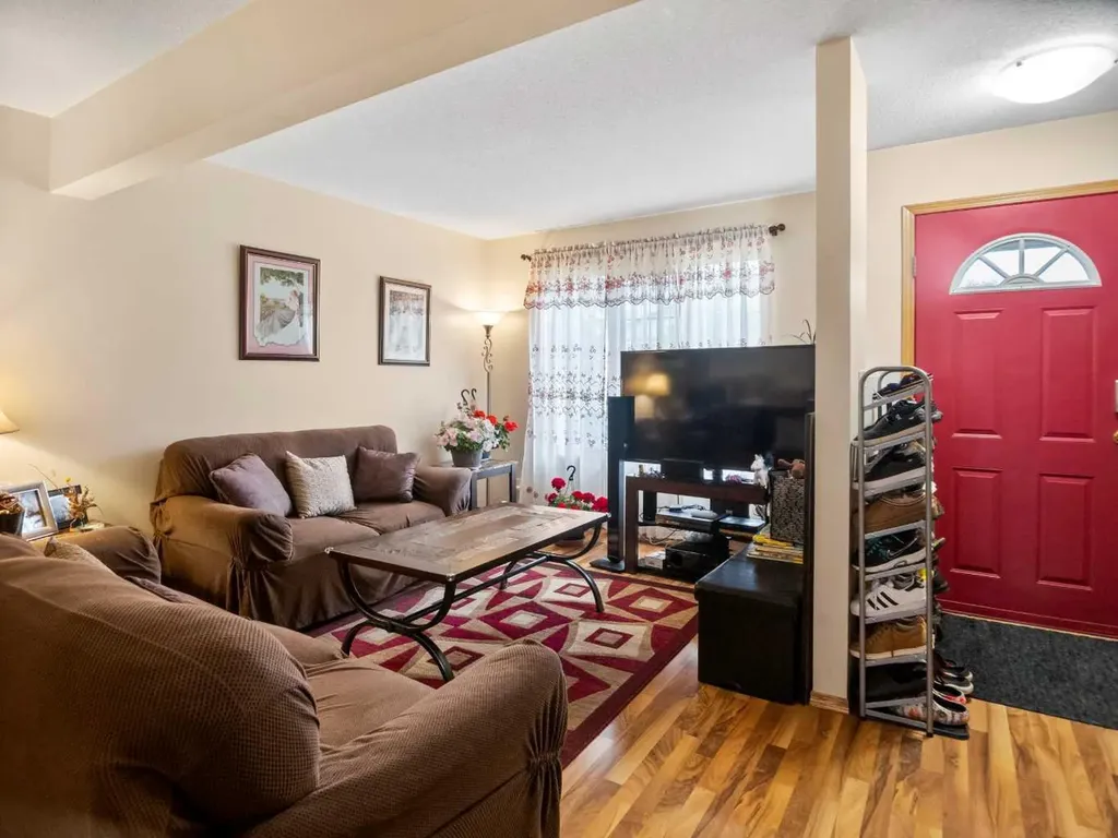 21 Dixon Crescent Red Deer AB T4R 2J1