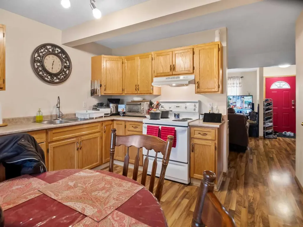 21 Dixon Crescent Red Deer AB T4R 2J1