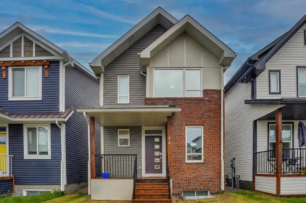 44 Seton Villas SE Calgary AB T3M 3G6