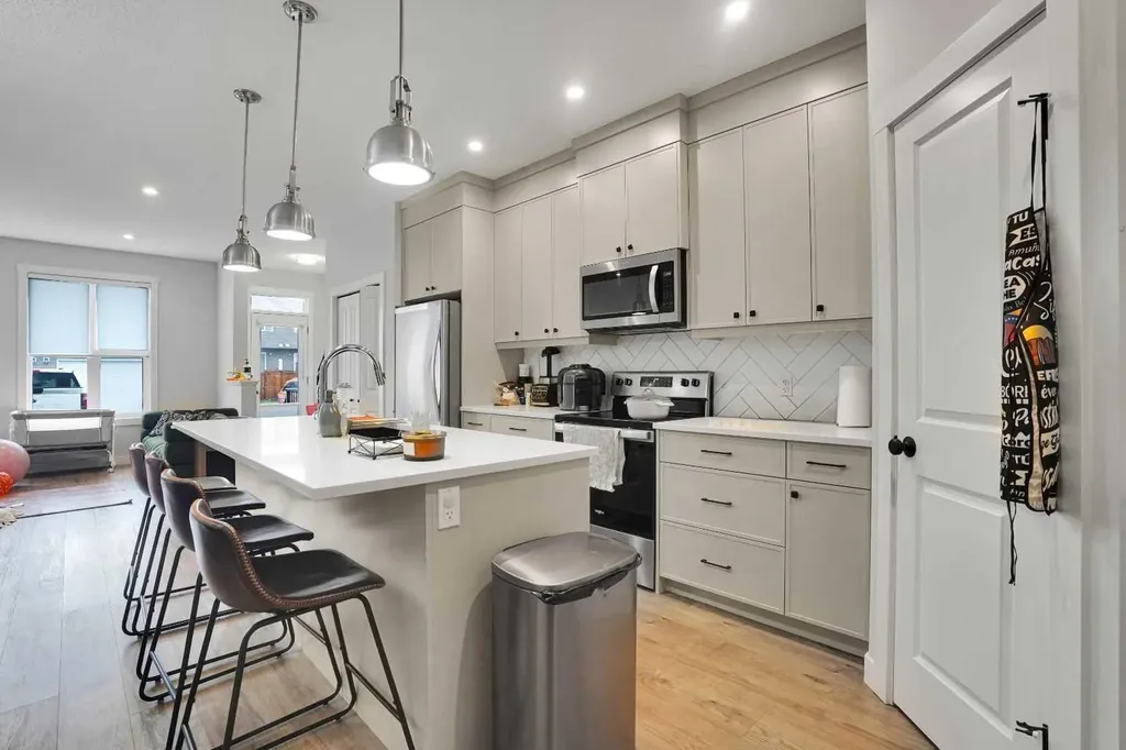 44 Seton Villas SE Calgary AB T3M 3G6
