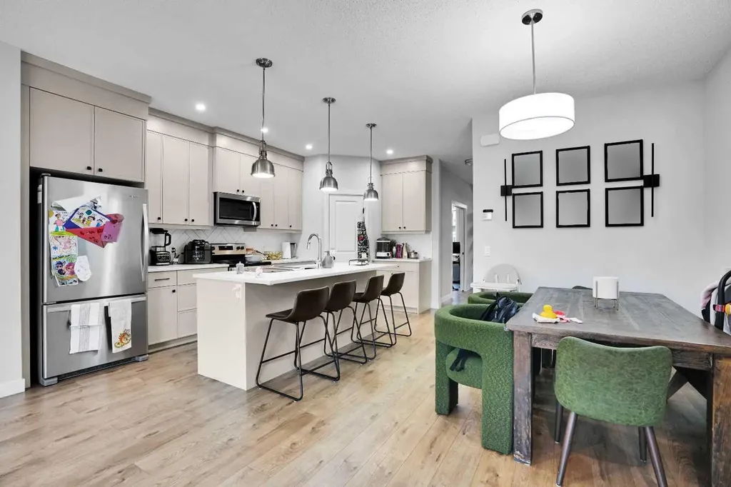 44 Seton Villas SE Calgary AB T3M 3G6