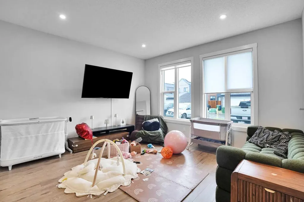 44 Seton Villas SE Calgary AB T3M 3G6