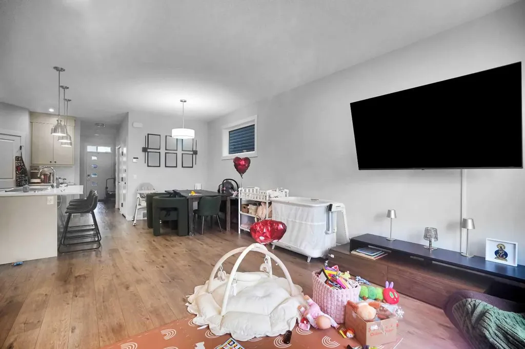44 Seton Villas SE Calgary AB T3M 3G6