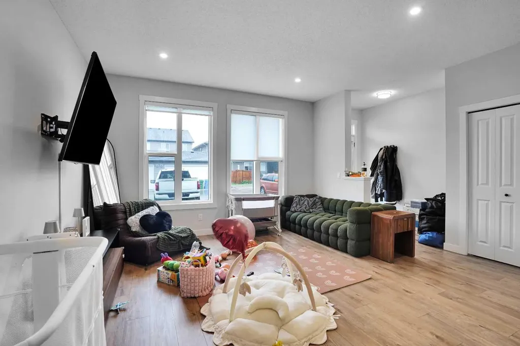 44 Seton Villas SE Calgary AB T3M 3G6