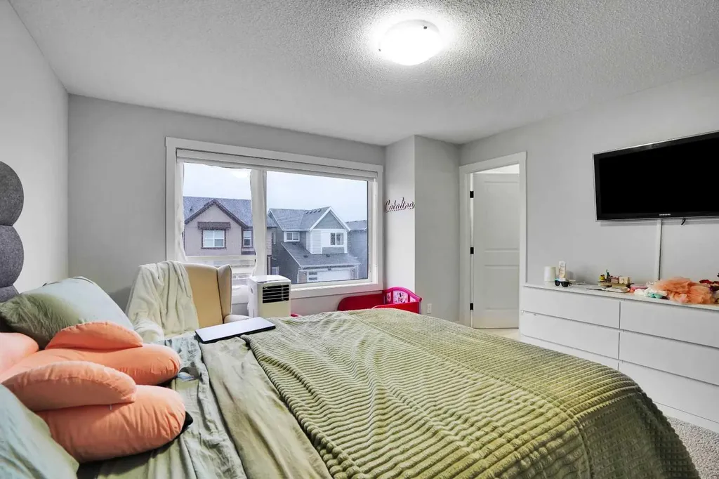 44 Seton Villas SE Calgary AB T3M 3G6